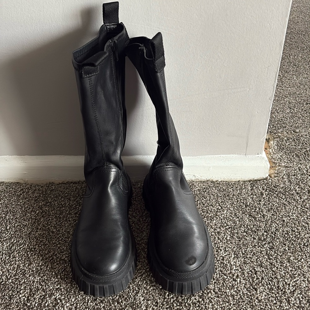 Girls chunky sole calf length boots